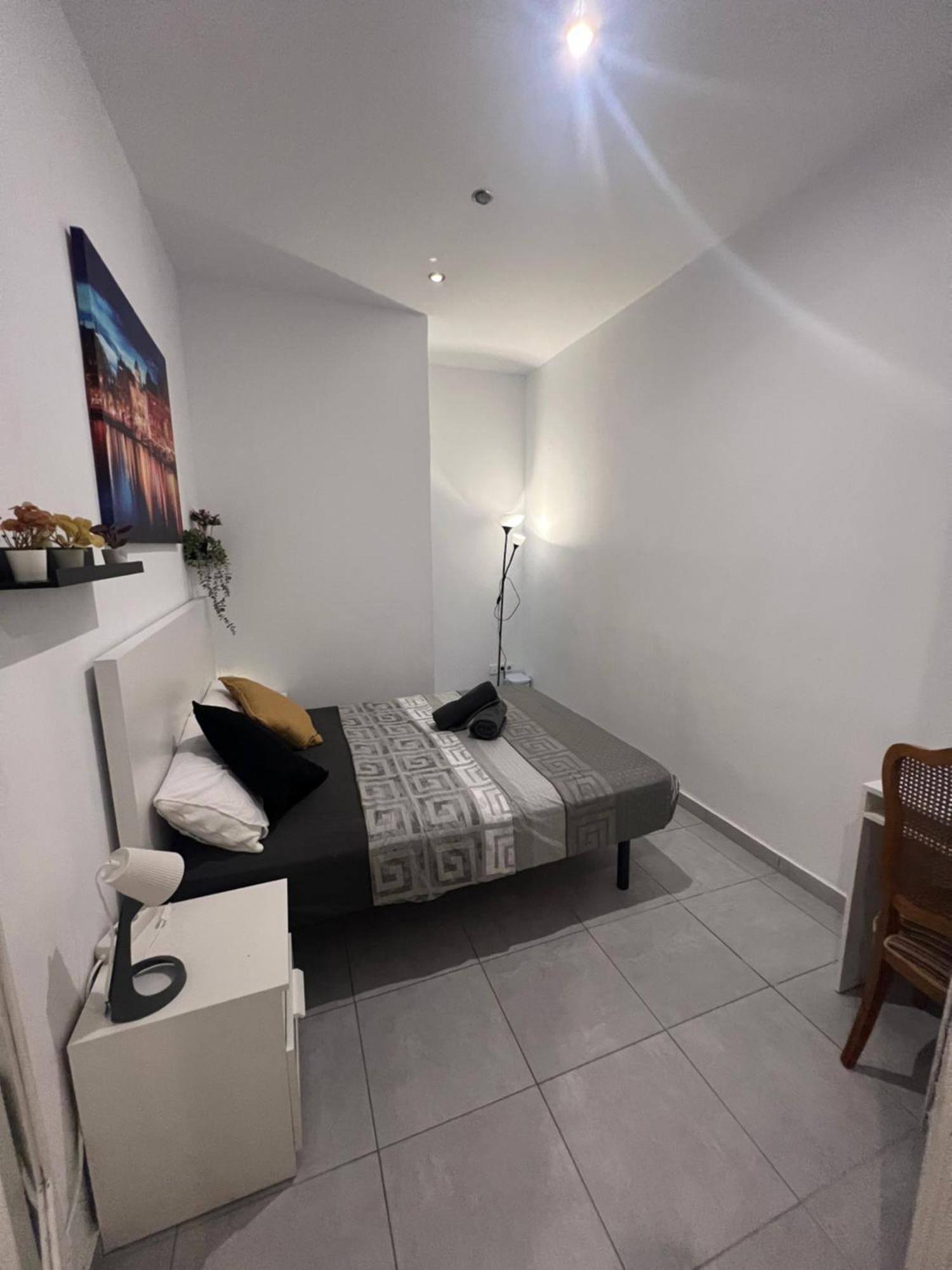 Rooms In Spacious Apartment In City Center Barcelone Extérieur photo