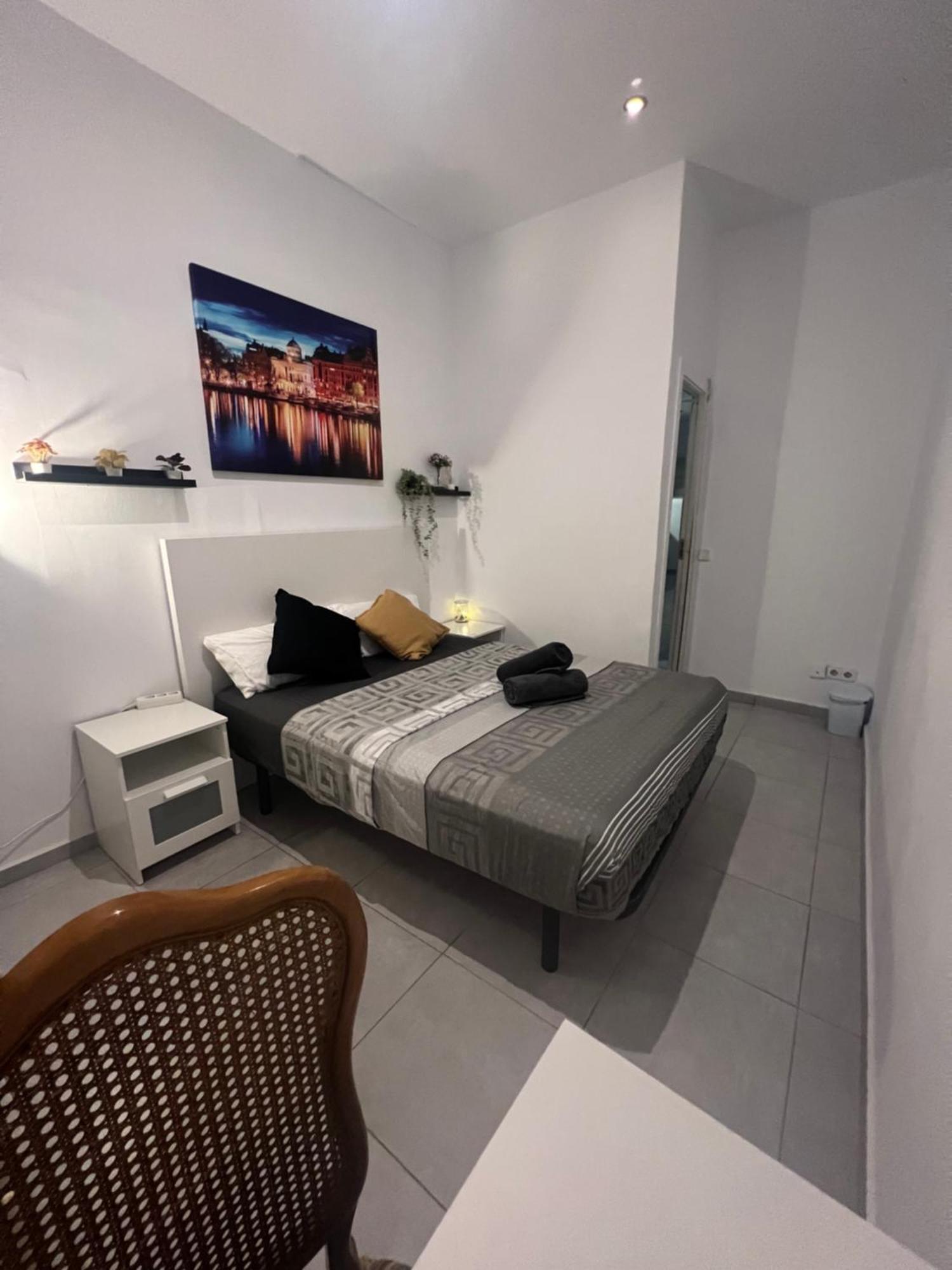 Rooms In Spacious Apartment In City Center Barcelone Extérieur photo