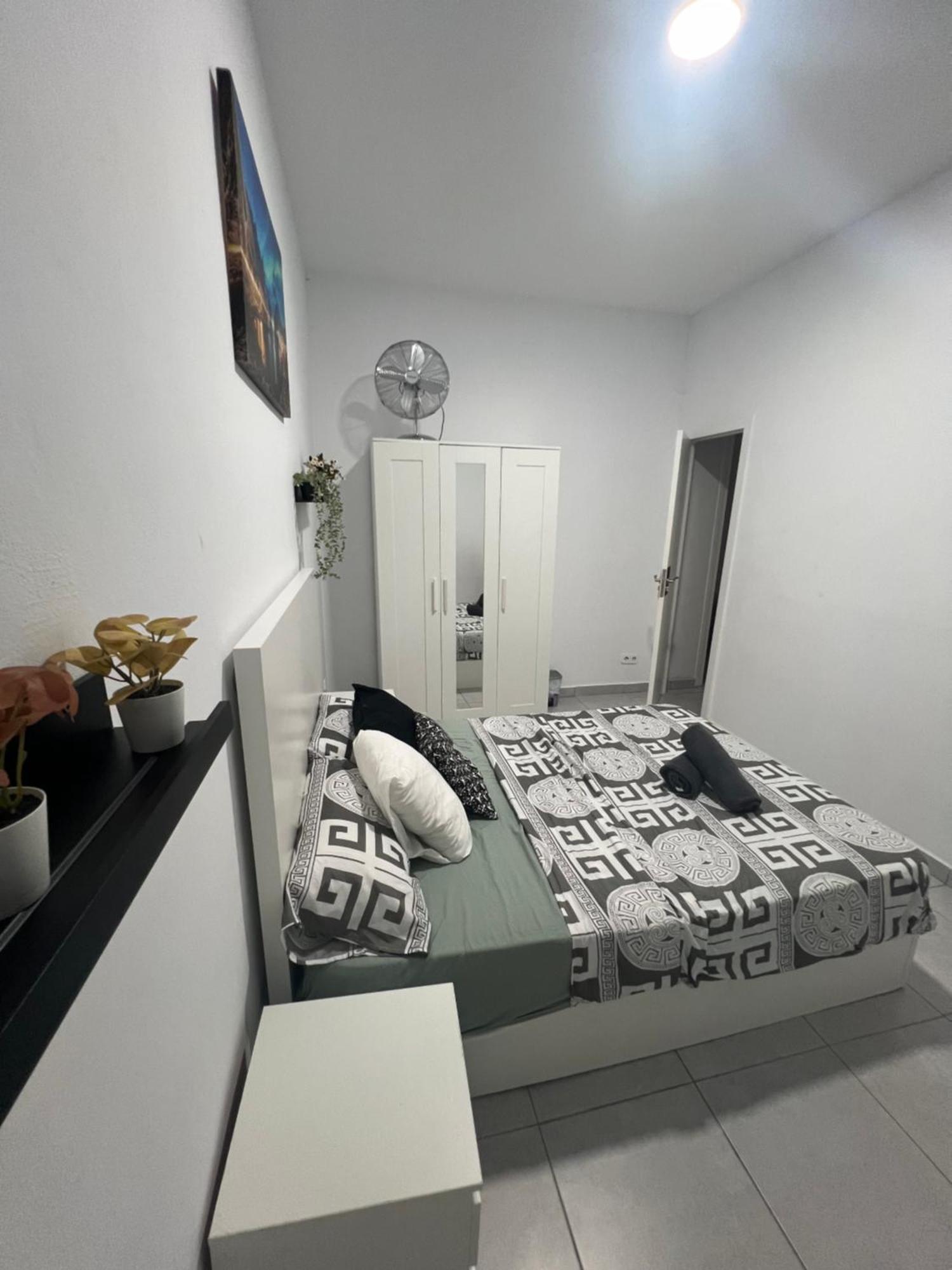 Rooms In Spacious Apartment In City Center Barcelone Extérieur photo