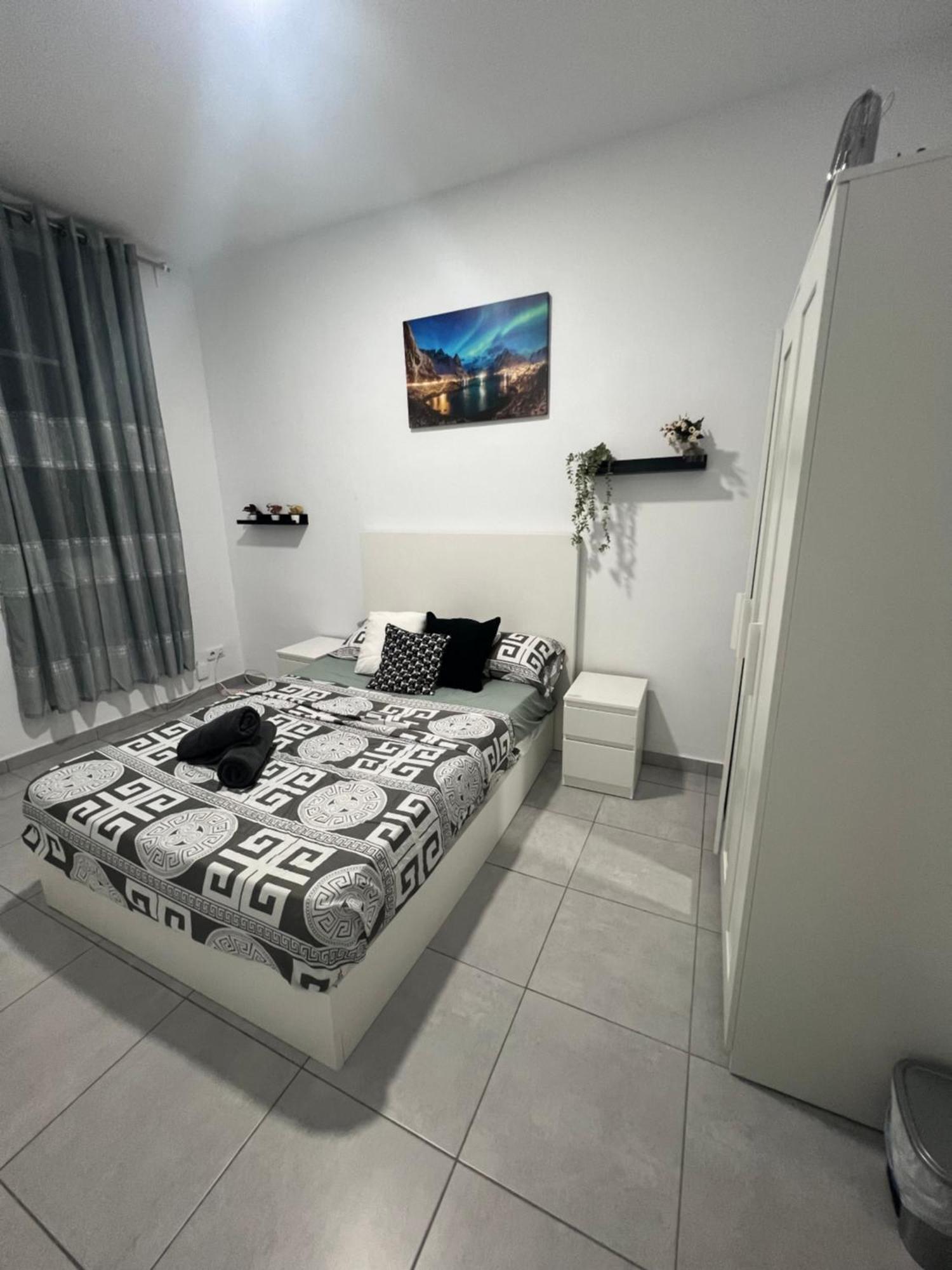 Rooms In Spacious Apartment In City Center Barcelone Extérieur photo