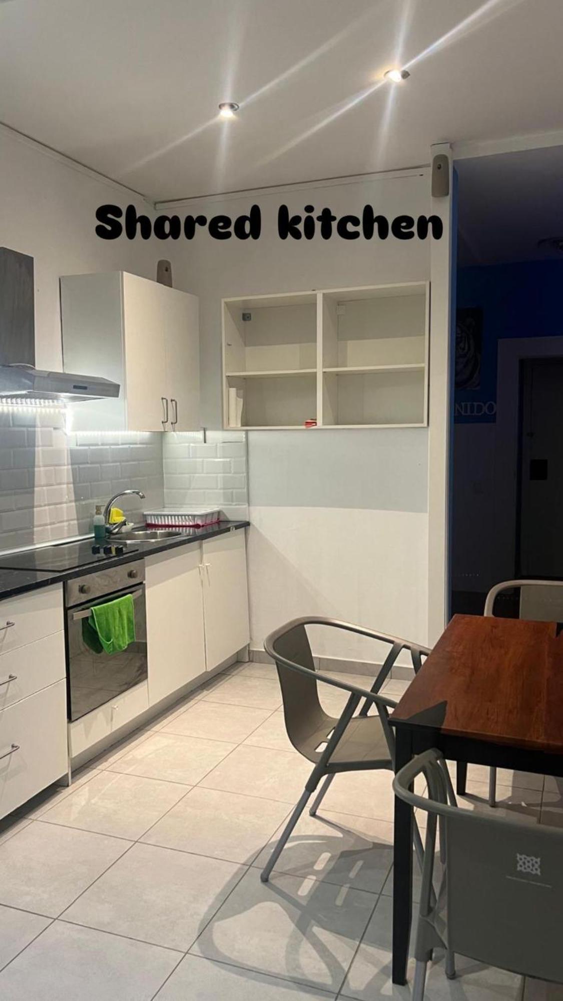 Rooms In Spacious Apartment In City Center Barcelone Extérieur photo